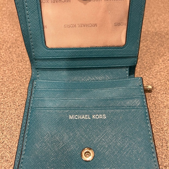 Michal Kors Saffiano leather teal wallet - Picture 4 of 11